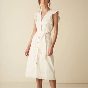 Elegant White Sleeveless Dress